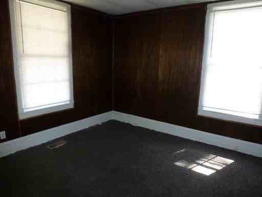 702 Jefferson St - Photo 3 of 4
