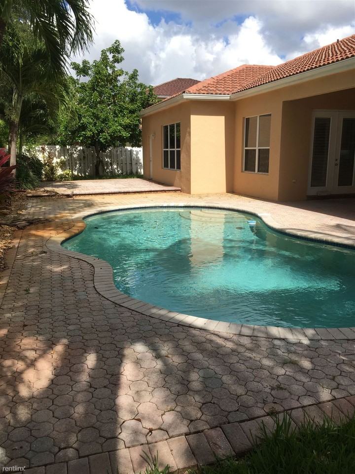14509 SW 33rd Ct - Photo 2 of 8