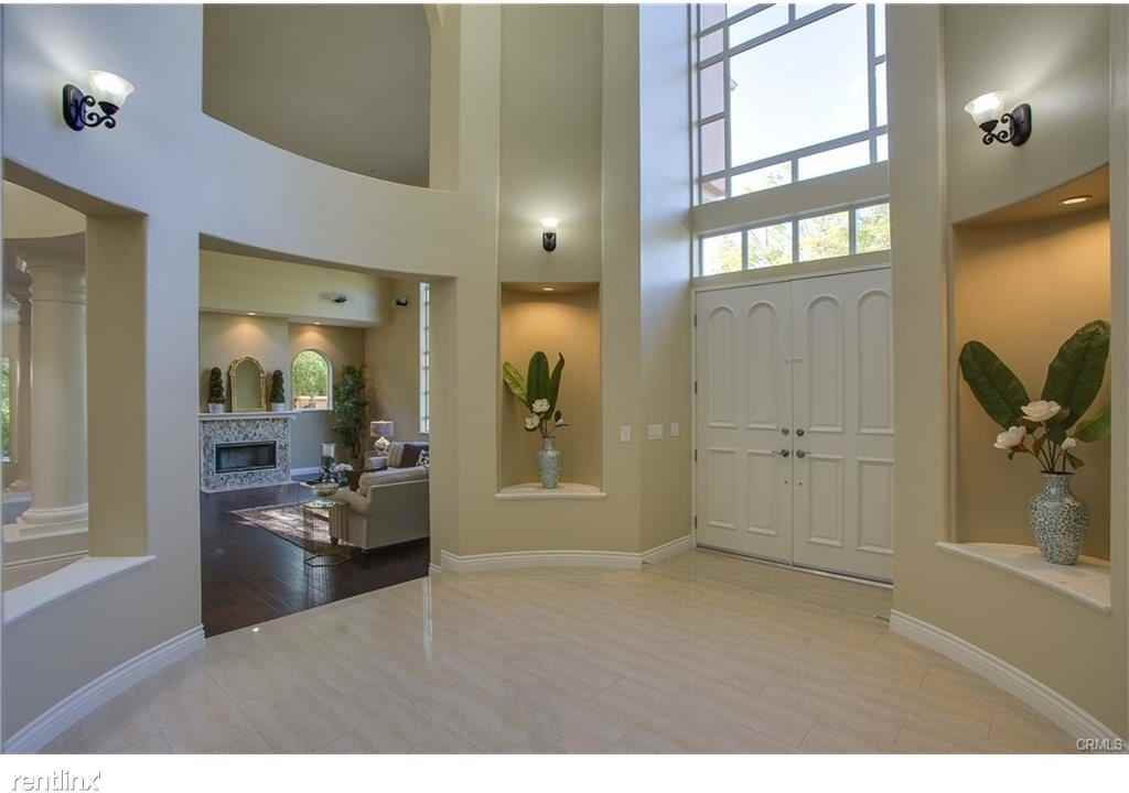 902 Brigham Young Dr - Photo 3 of 30