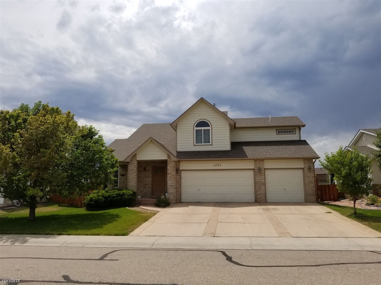 1051 Elgin Ct - Photo 2 of 2