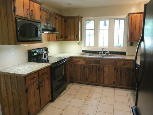 3243 Wiltshire Dr - Photo 2 of 16