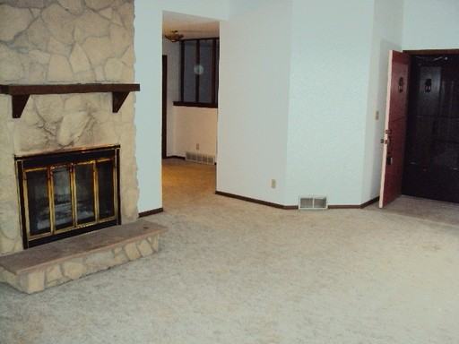 342 Country Club Dr - Photo 3 of 20