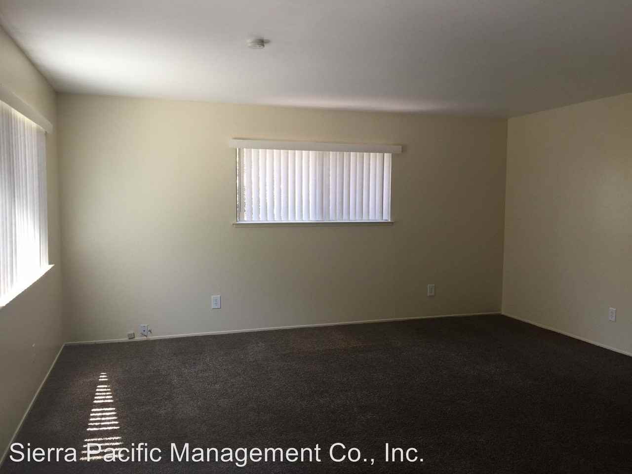 885 Redinger Way - Photo 2 of 8