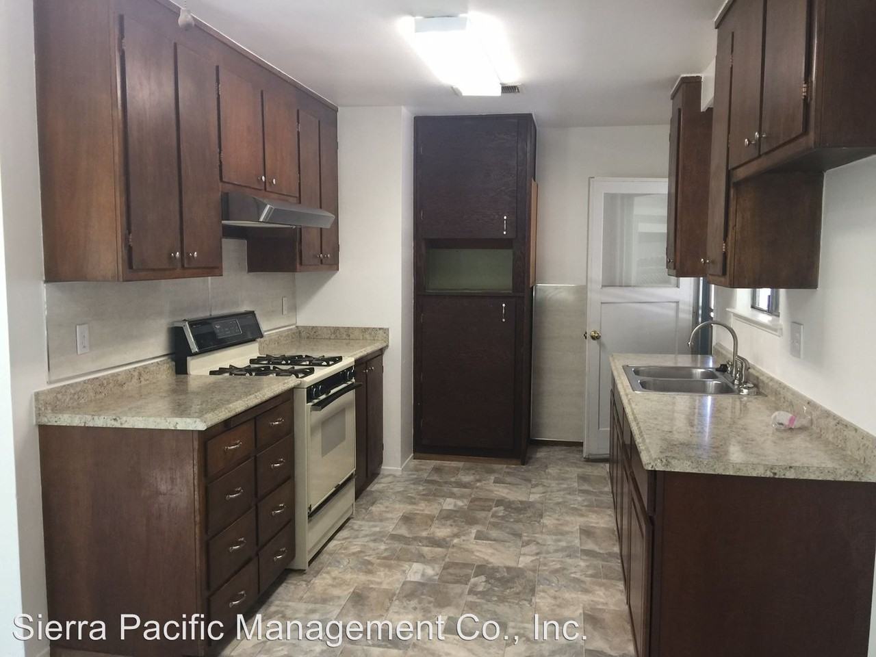 885 Redinger Way - Photo 3 of 8