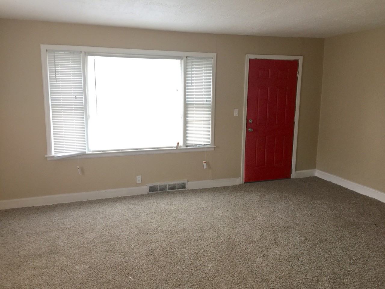 5521 Hardesty Ave - Photo 2 of 5