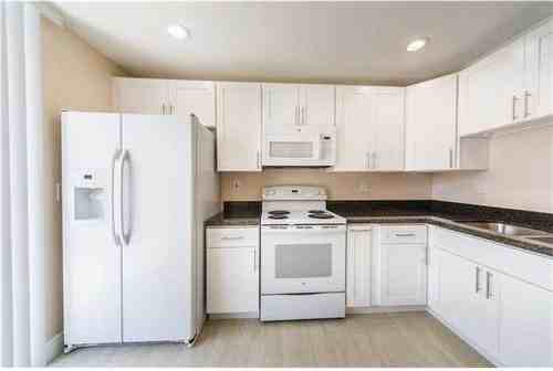 1344 Hampton Blvd - Photo 2 of 8