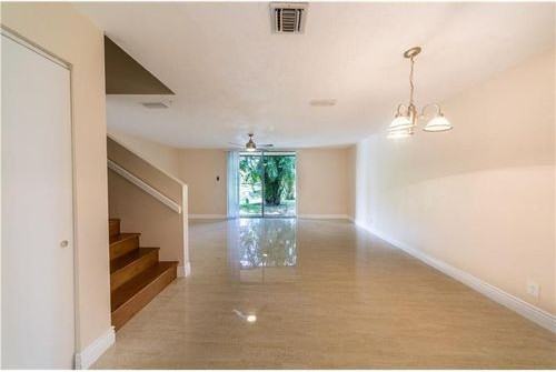 1344 Hampton Blvd - Photo 3 of 8