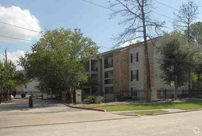 Bayou Oaks Apartments 13800 Ella Boulevard, Houston, TX 77014 Zumper