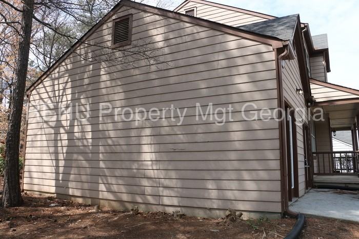 7011 Grinder Dr - Photo 2 of 32