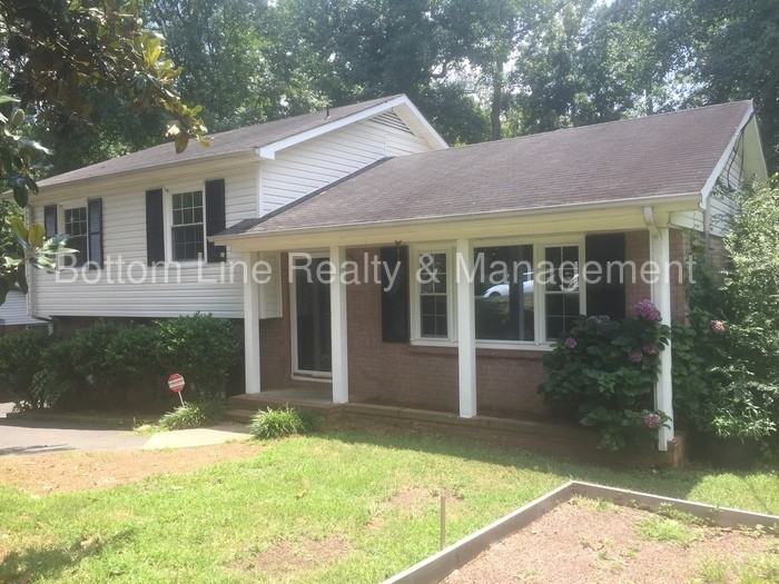 7348 Idlewild Rd - Photo 3 of 25