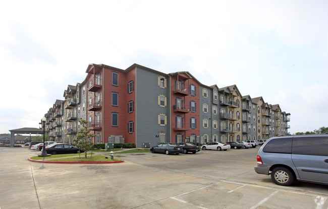 Oak Tree Manor - Photo 2 of 2