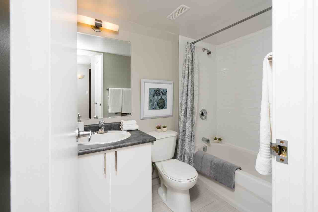 Fort Garry Tower 70 Garry St, Winnipeg, MB R3C 3J9 Apartment for