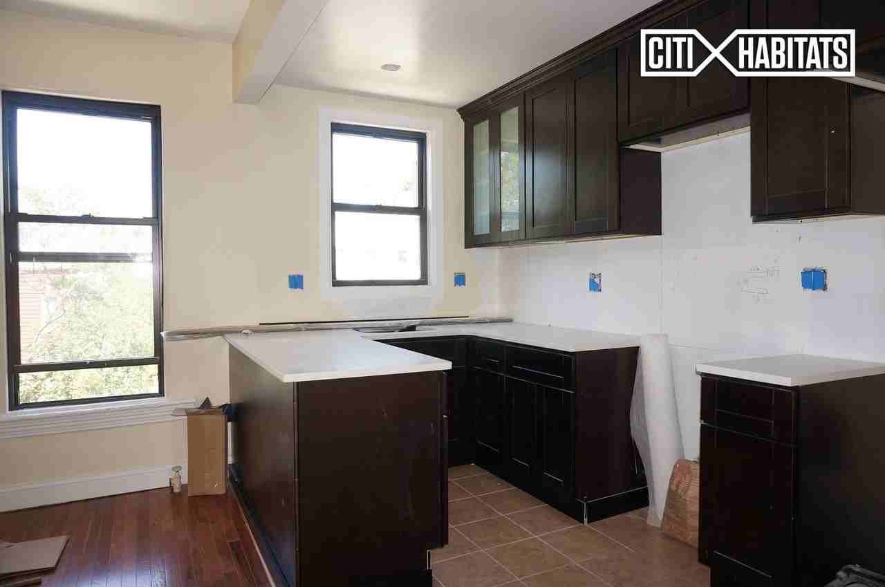 361 49th St #3 - Photo 2 of 12