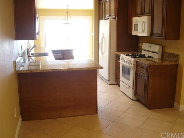 818 Highpoint Dr - Photo 3 of 15