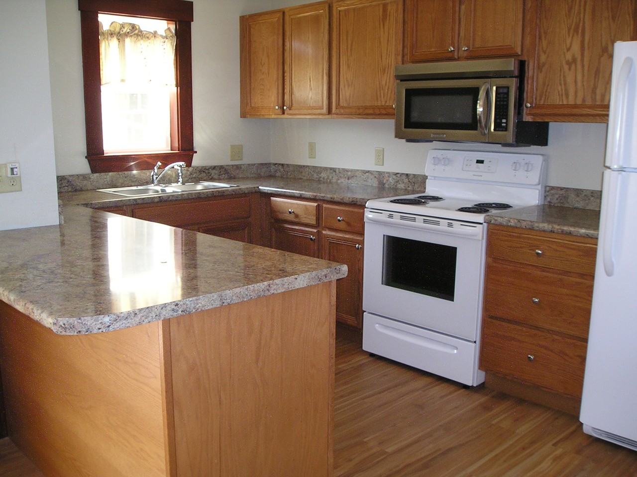 74 Portland St - Photo 2 of 12