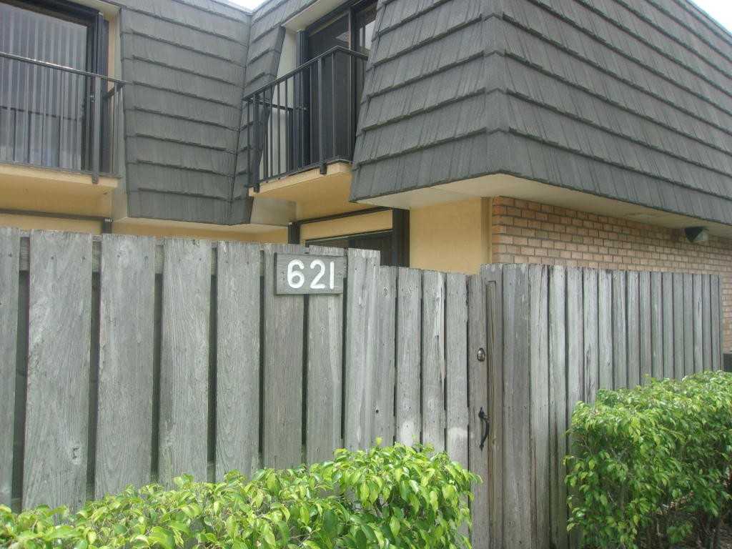621 6th Way - Photo 2 of 11