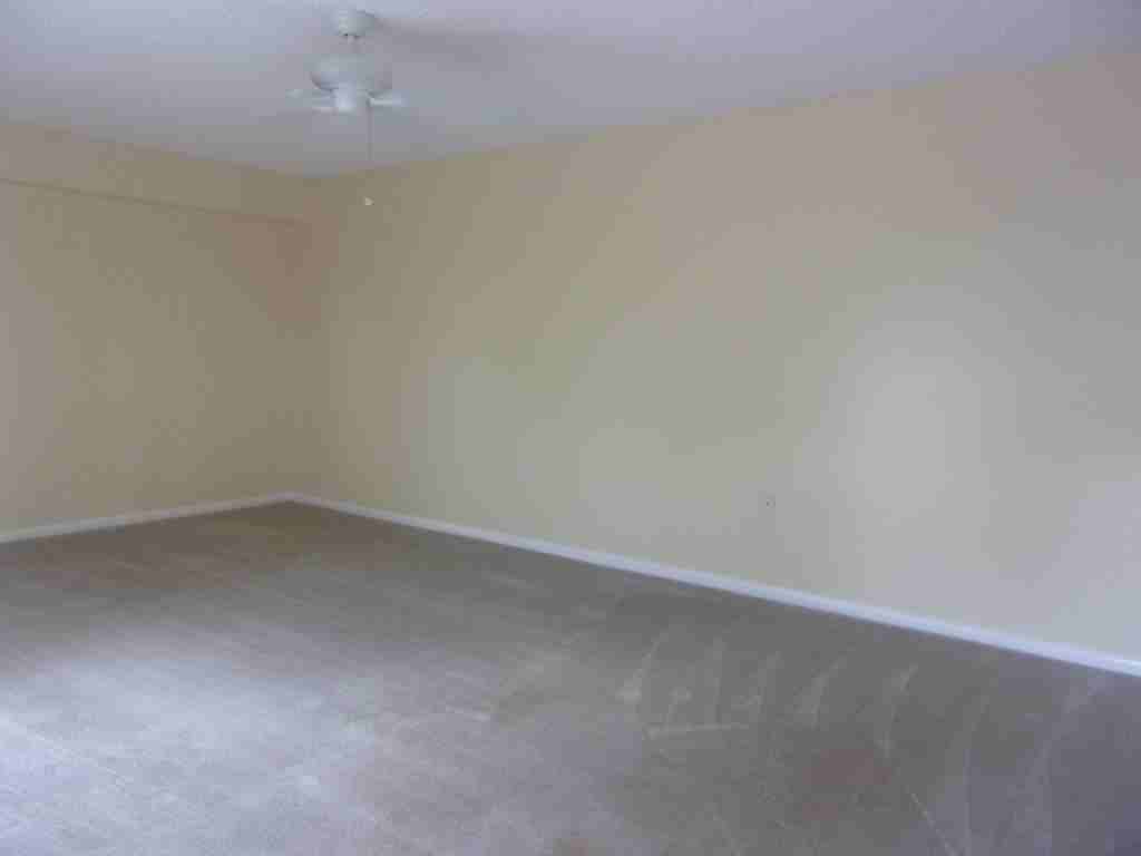 621 6th Way - Photo 3 of 11