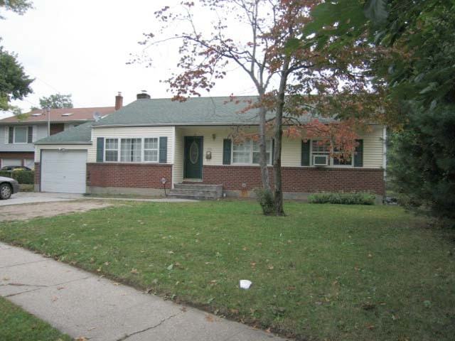 622 Carman Ave - Photo 2 of 17