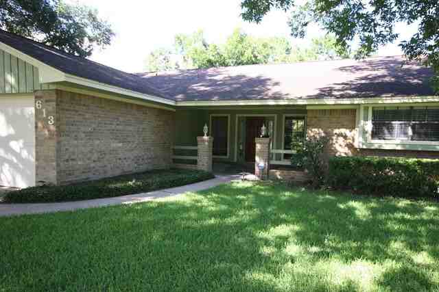 613 Marshall St - Photo 2 of 8