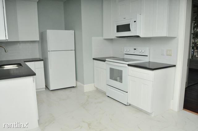 406 W 28th St - Photo 2 of 9