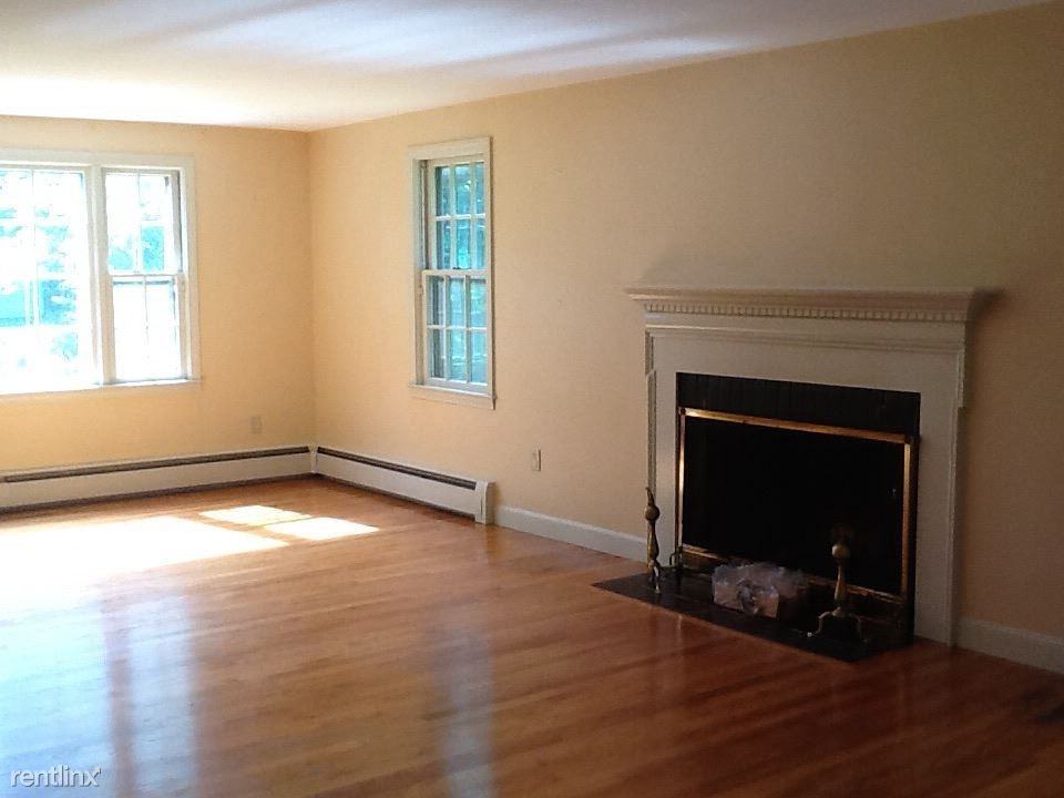 145 Lincoln Ave - Photo 3 of 8