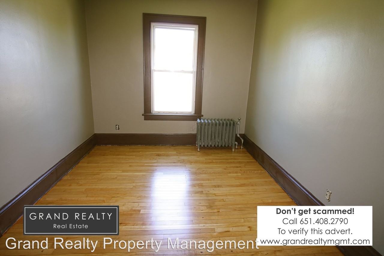 2542 University Ave NE - Photo 3 of 8