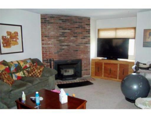 176 Captain Eames Cir - Photo 2 of 8