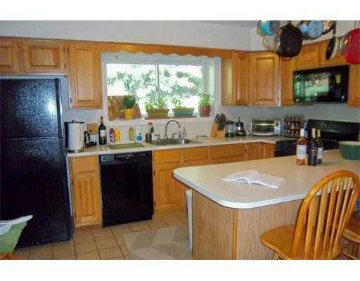 176 Captain Eames Cir - Photo 3 of 8