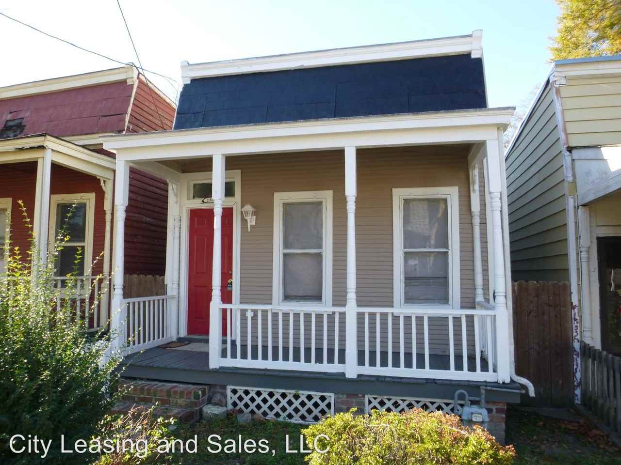 2315 T St - Photo 2 of 10