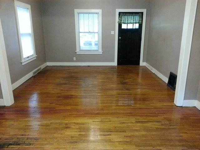 925 E North St - Photo 2 of 9