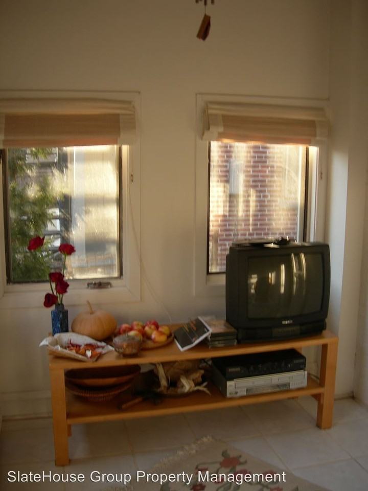 512 W Chestnut St - Photo 3 of 17