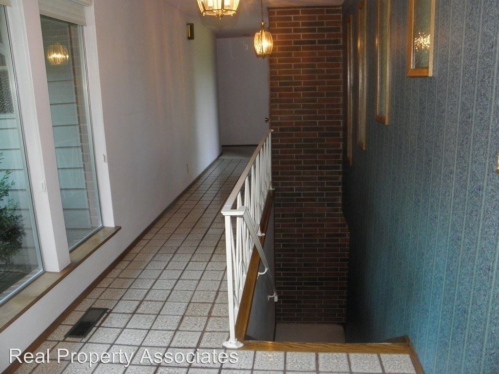 18716 94th Ave W - Photo 2 of 8