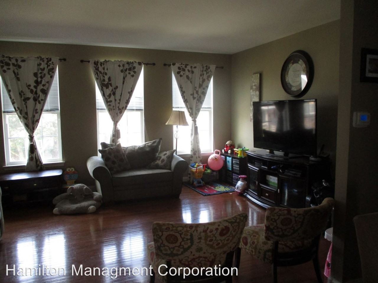 2119 Pyle St - Photo 2 of 12