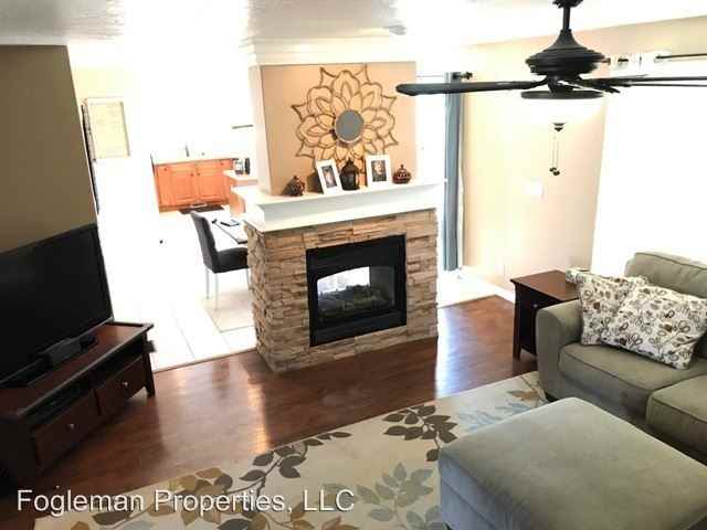 229 NE Lightning St - Photo 2 of 12