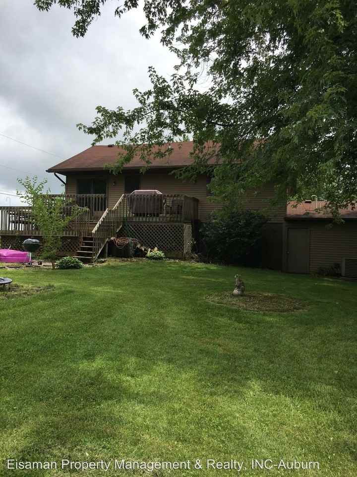 425 Weston Ave - Photo 2 of 12