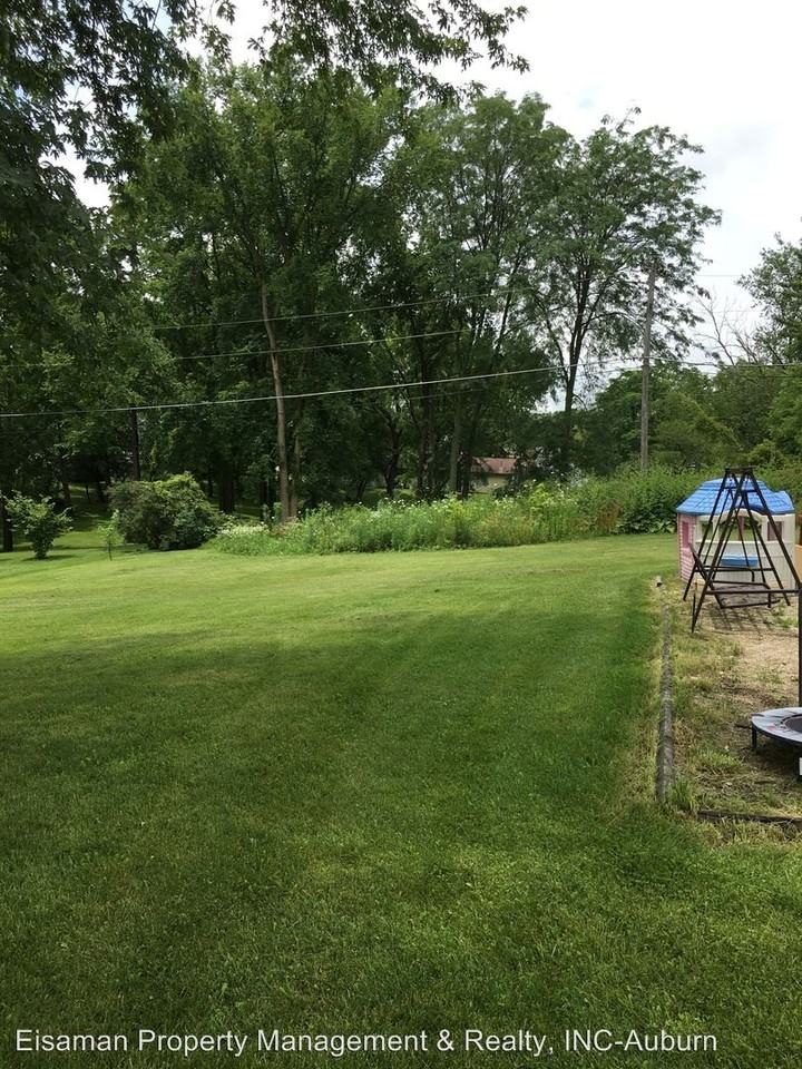 425 Weston Ave - Photo 3 of 12