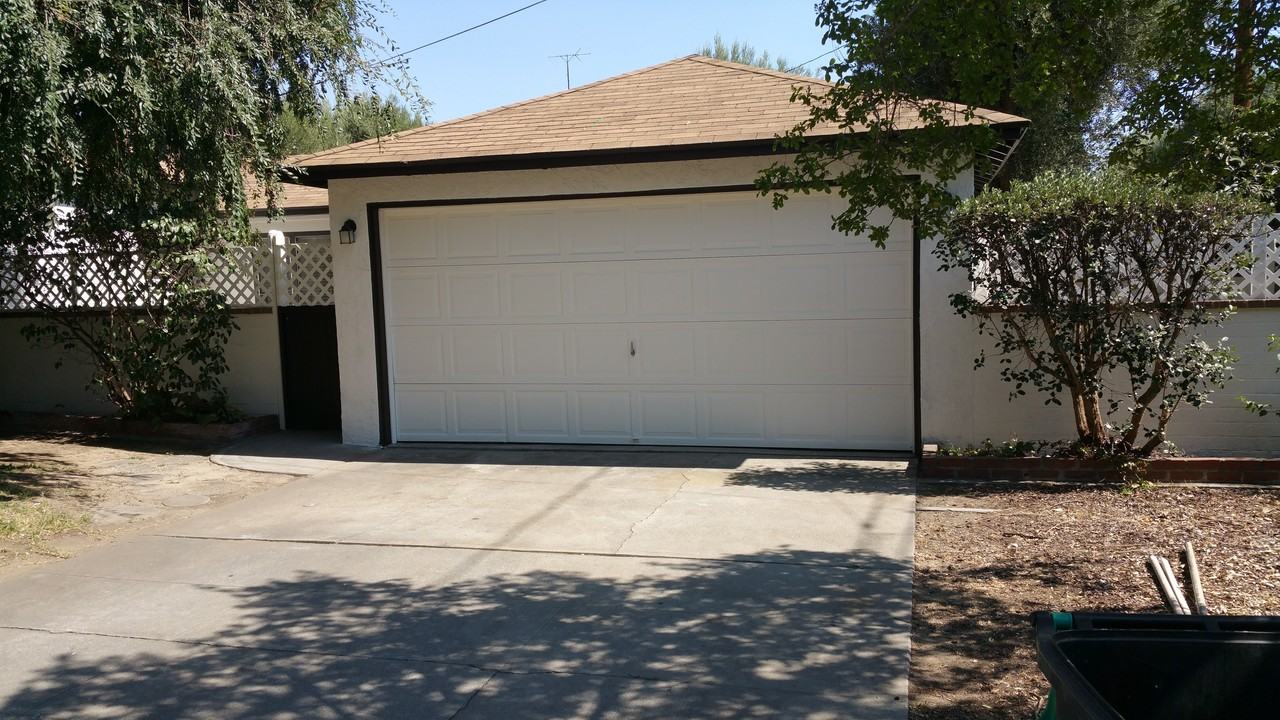 3096 N Mayfield Ave - Photo 3 of 10