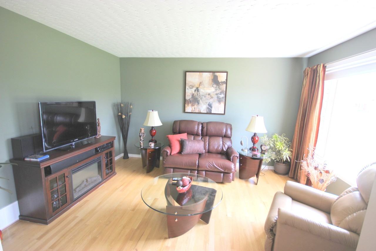 3757 Drouin Rd - Photo 3 of 12