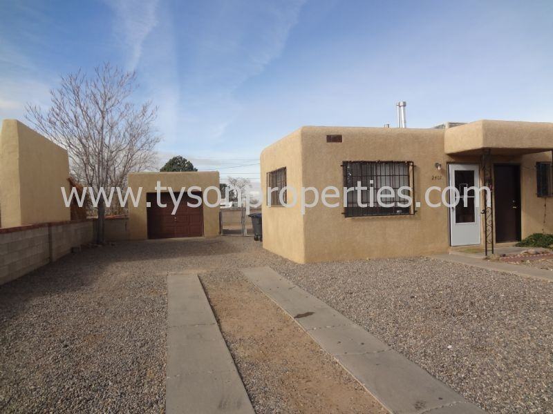 2407 Alvarado Dr NE - Photo 2 of 34