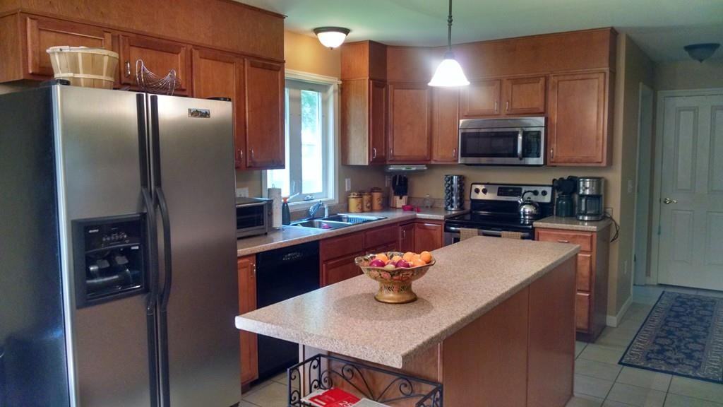 208 Wollaston St - Photo 2 of 5