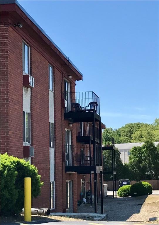 242 Smithfield Rd - Photo 2 of 13