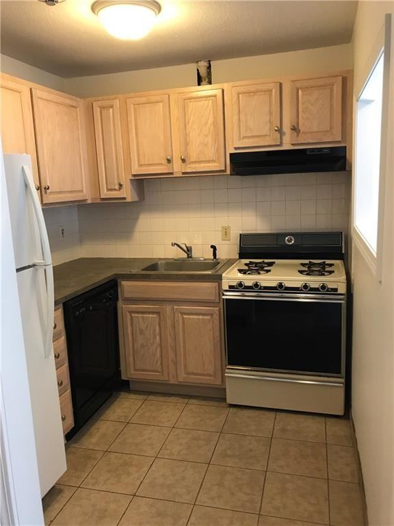 242 Smithfield Rd - Photo 3 of 13