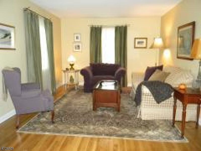 141 King St - Photo 3 of 19