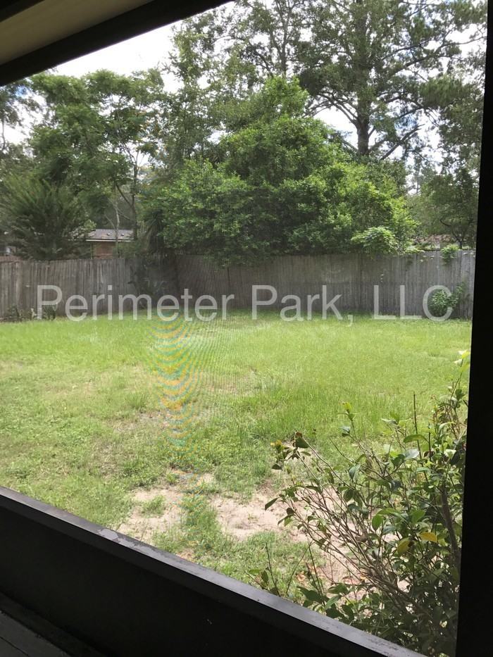 8215 Cir St S - Photo 2 of 5