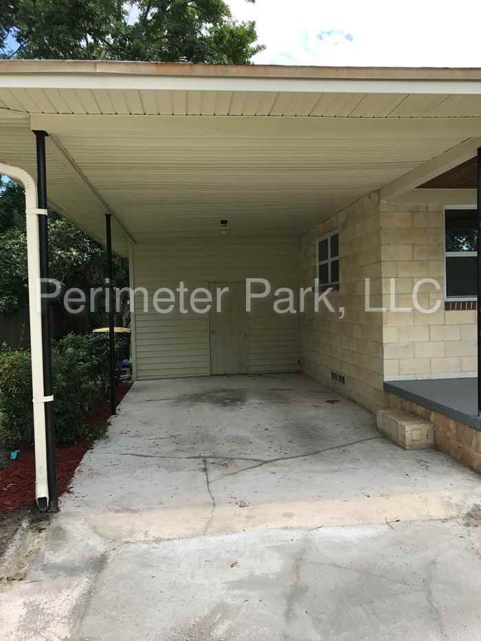 8215 Cir St S - Photo 3 of 5