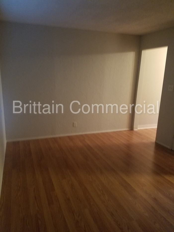 2610 13th St - Photo 2 of 7