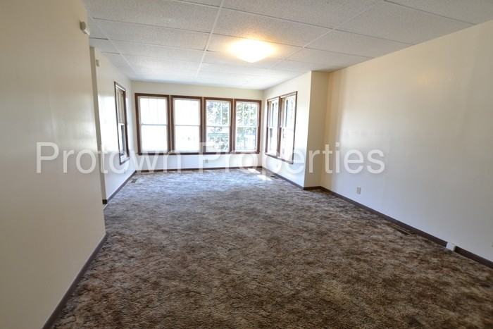 145 W Oak St - Photo 2 of 8