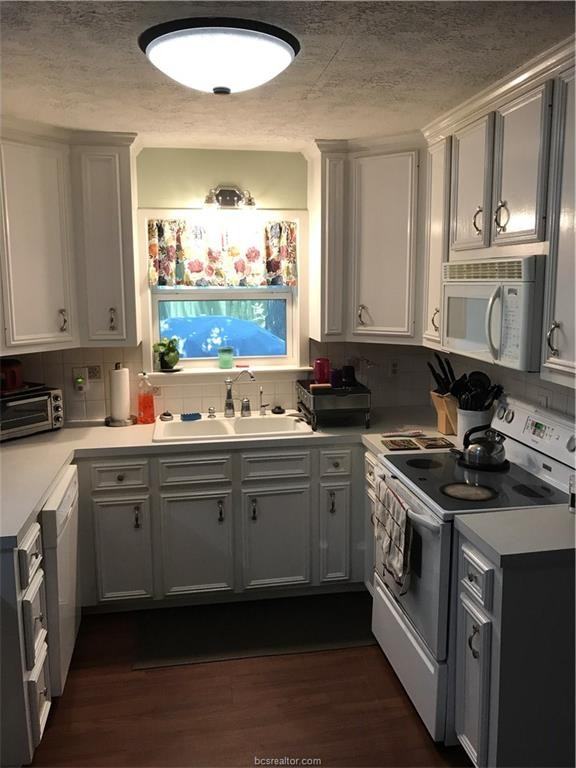 1806 Hondo Dr - Photo 3 of 15