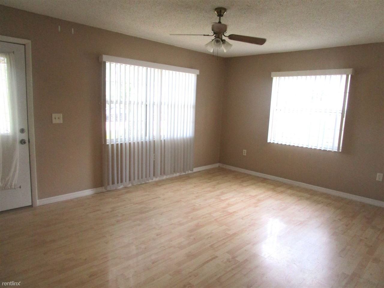 2121 44th Ave N - Photo 2 of 9