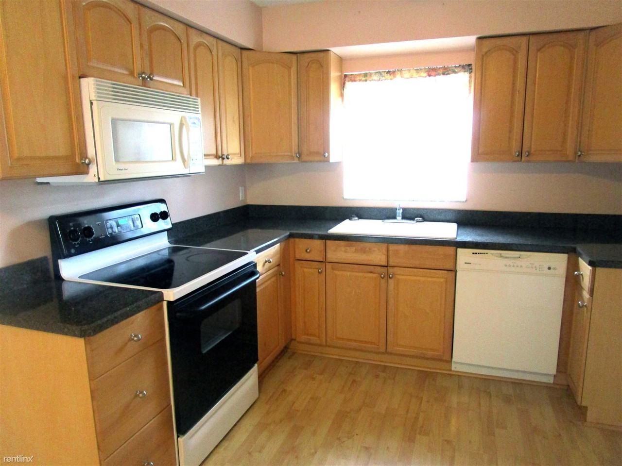 2121 44th Ave N - Photo 3 of 9